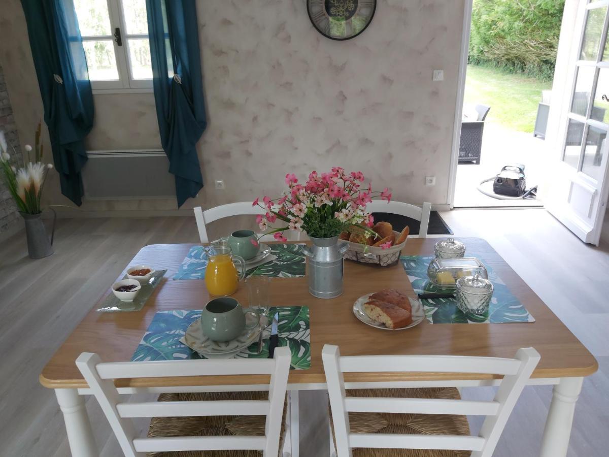 Le Bonheur Des Plumes Bed & Breakfast Montmartin-en-Graignes Exterior photo