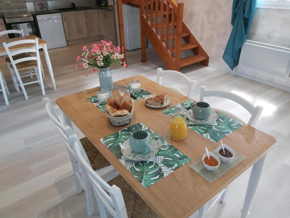 Le Bonheur Des Plumes Bed & Breakfast Montmartin-en-Graignes Exterior photo